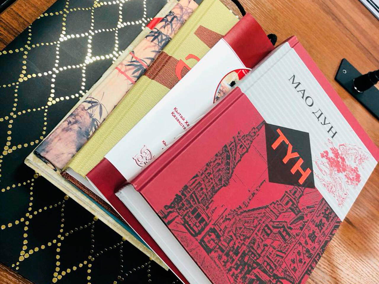 В Алматы презентовали романы китайских авторов на казахском языке