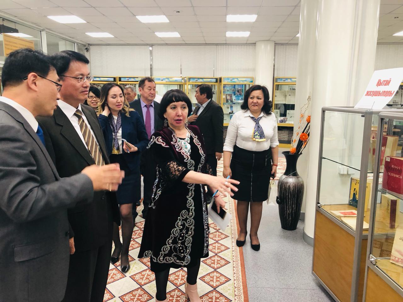 В Алматы презентовали романы китайских авторов на казахском языке