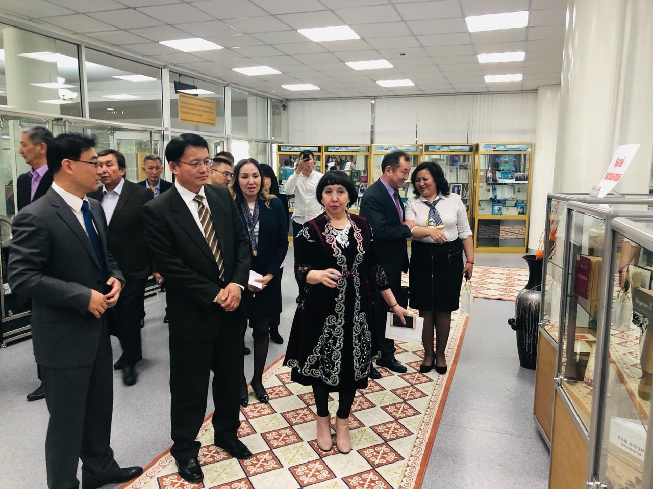 В Алматы презентовали романы китайских авторов на казахском языке