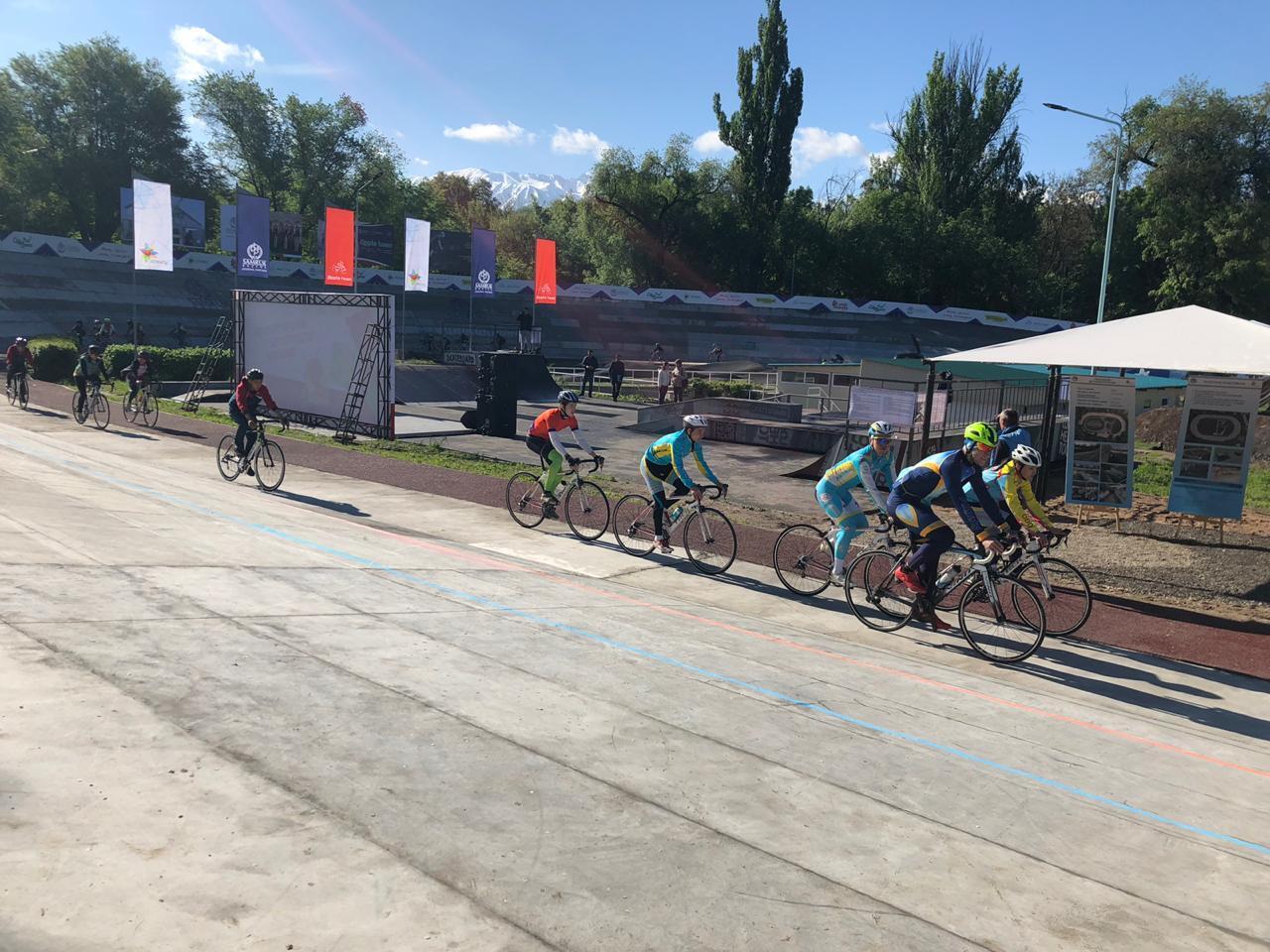 В Алматы открылся обновлённый велотрек