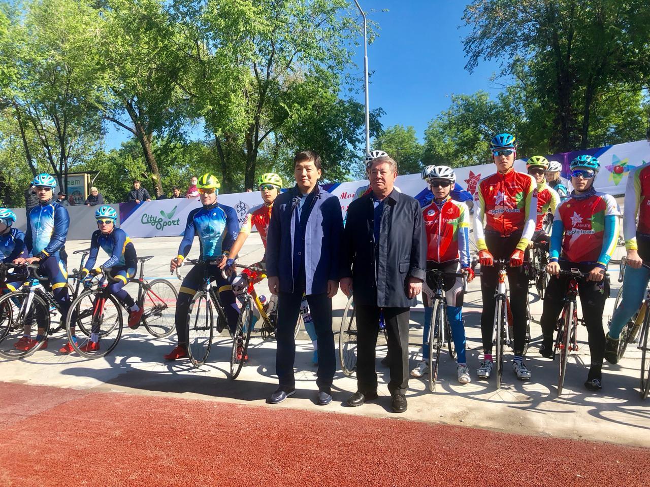 В Алматы открылся обновлённый велотрек