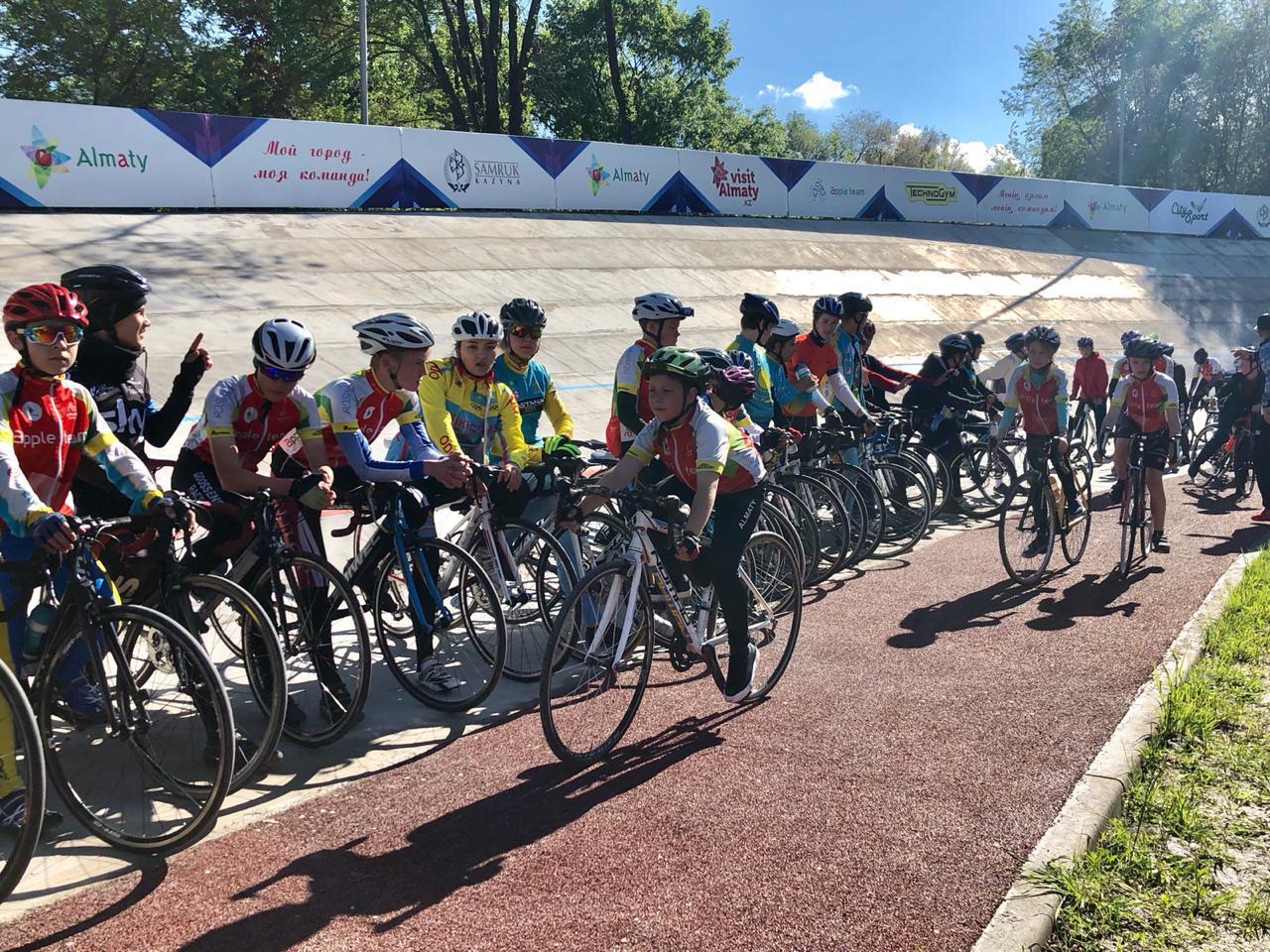 В Алматы открылся обновлённый велотрек