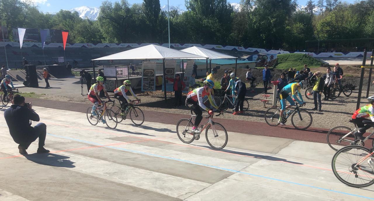 В Алматы открылся обновлённый велотрек