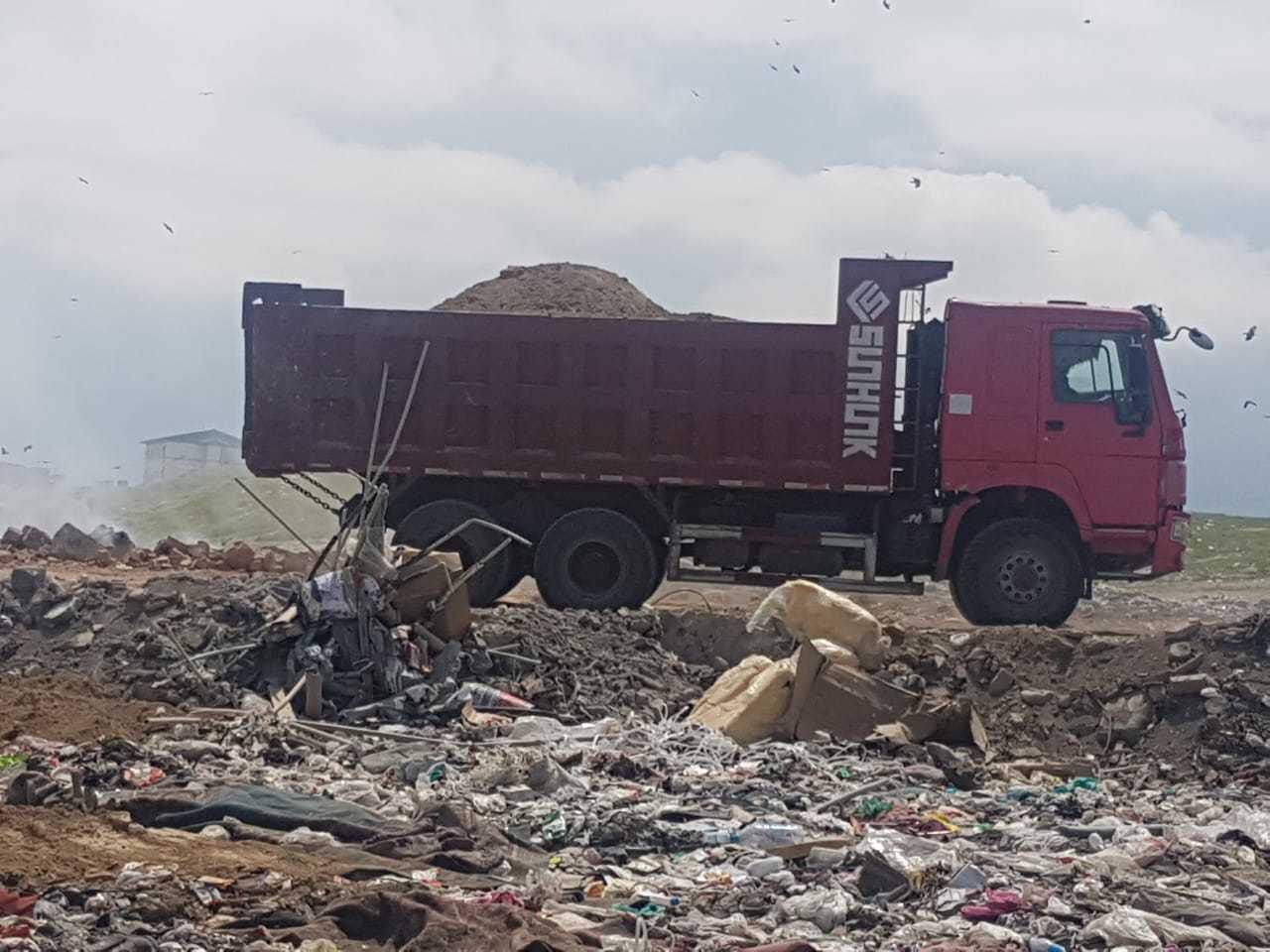Пожар на мусорном полигоне в Алматинской области 