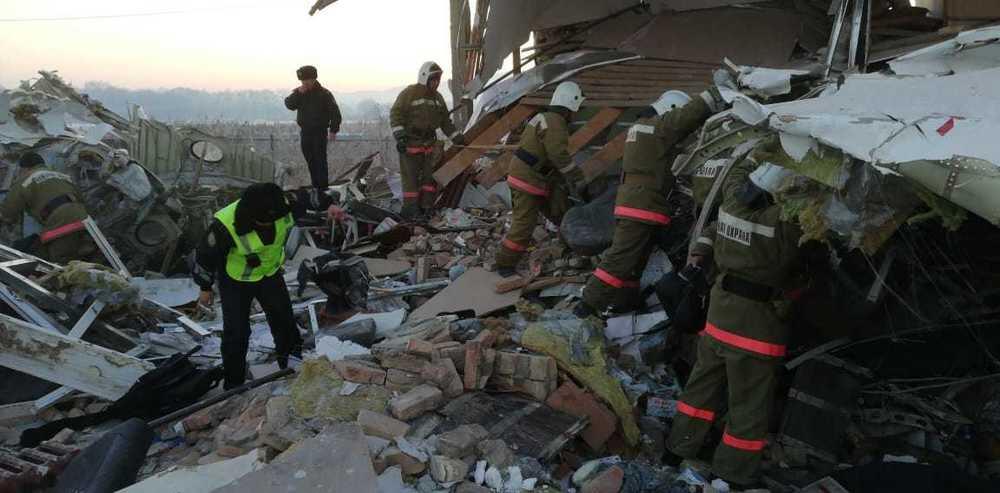Фоторепортаж с места падения самолета под Алматы. Фото: МИИР РК