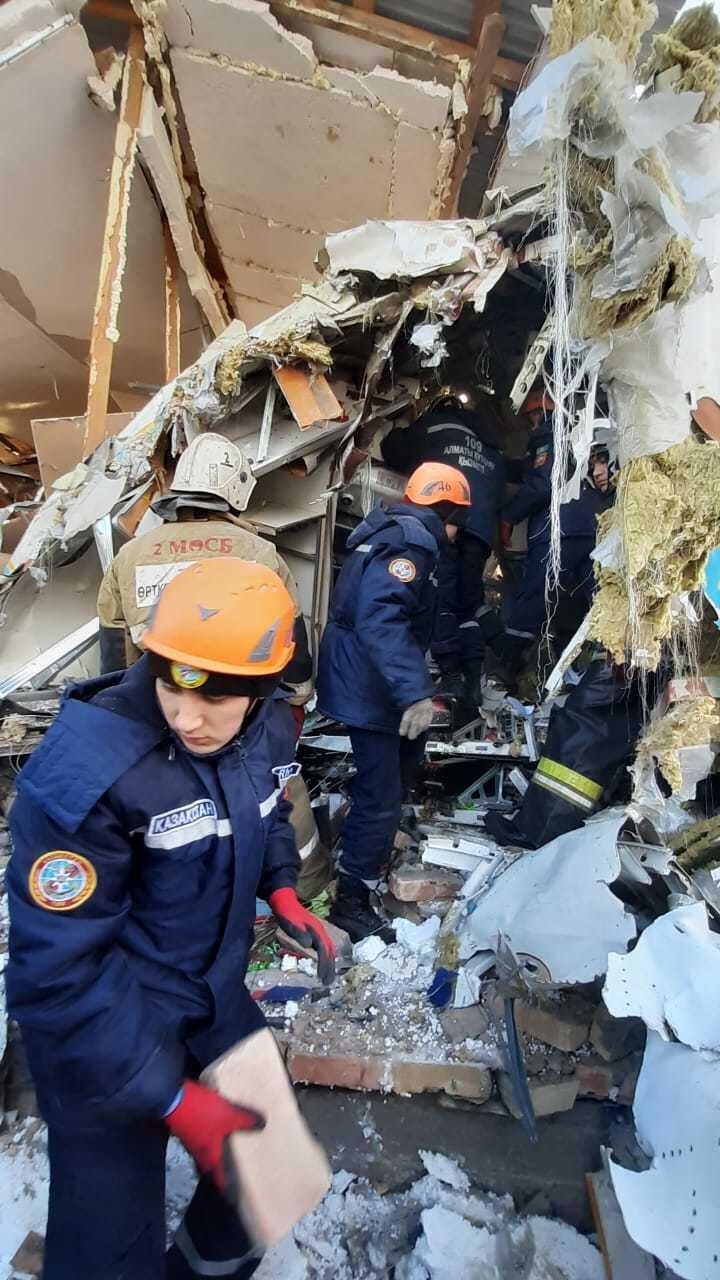 Фоторепортаж с места падения самолета под Алматы. Фото: КЧС МВД РК