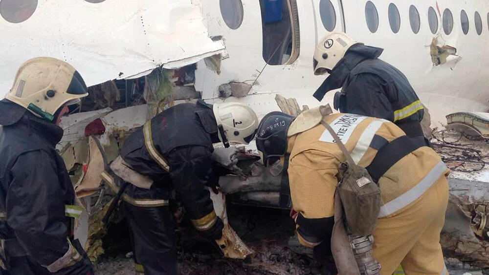 Фоторепортаж с места падения самолета под Алматы. Фото: КЧС МВД РК