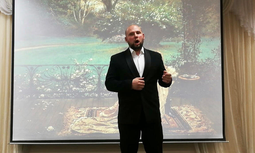 Литературный вечер, посвящённый творчеству Фёдора Ивановича Тютчева. Фото: Поет Евгений Шагаров