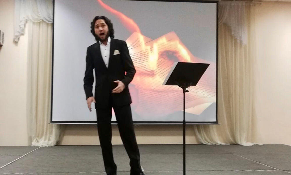 Литературный вечер, посвящённый творчеству Фёдора Ивановича Тютчева. Фото: Поет Нуржан Бажекенов