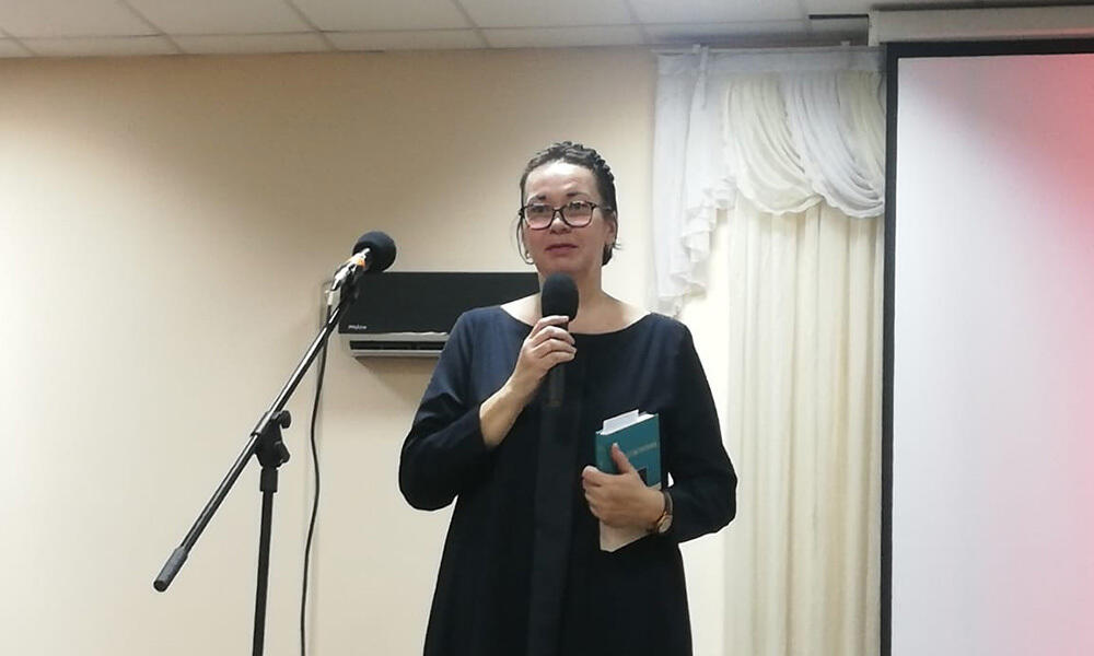 Литературный вечер, посвящённый творчеству Фёдора Ивановича Тютчева. Фото: Выступление Ирины Переверзевой