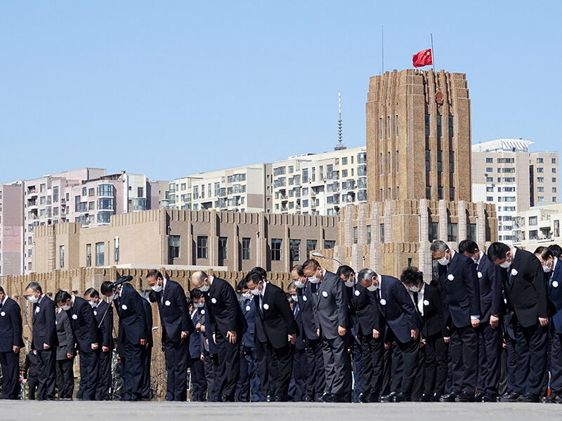 В Китае национальный траур по погибшим в борьбе с COVID-19