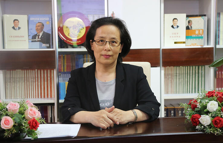 Интервью генерального консула Гэн Липин казахстанским СМИ о Белой книге о борьбе Китая с COVID-19