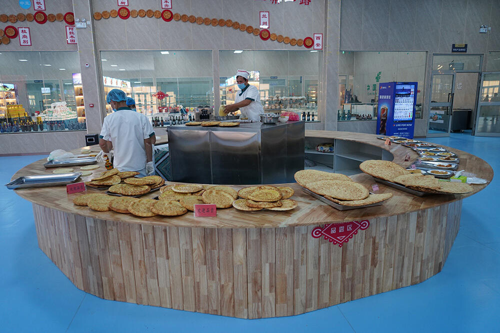 В Хоргосе казахский "нан" и хлеб из тритикале производят для Центральной Азии и Китая. фото: Сяо И