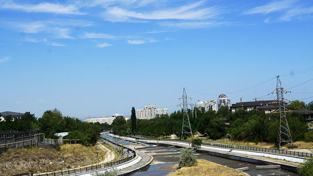 Пляжный сезон на Большой Алмаатинке, внутренний туризм - 2020. фото: Эрик Куватов
