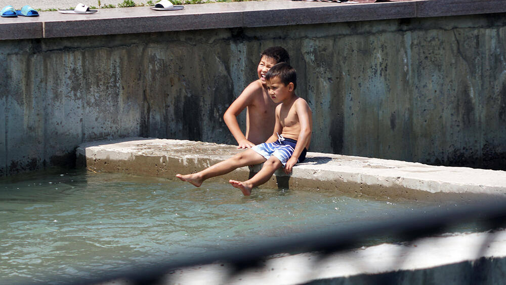 Пляжный сезон на Большой Алмаатинке, внутренний туризм - 2020. фото: Эрик Куватов
