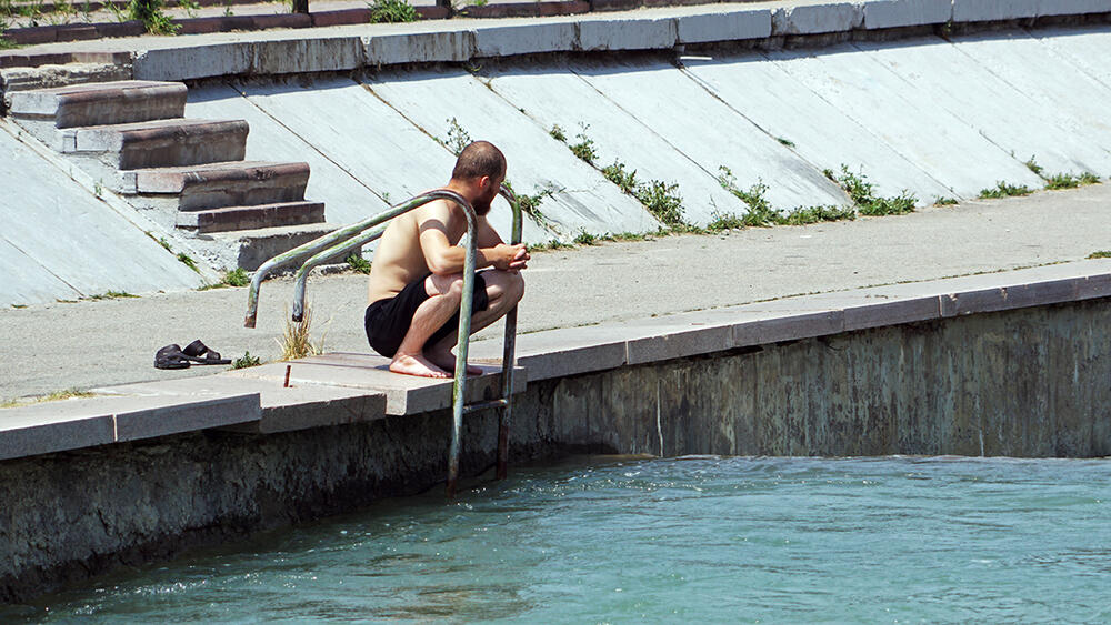 Пляжный сезон на Большой Алмаатинке, внутренний туризм - 2020. фото: Эрик Куватов
