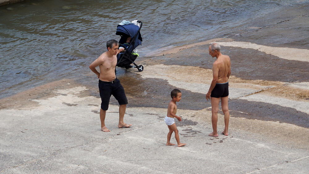 Пляжный сезон на Большой Алмаатинке, внутренний туризм - 2020. фото: Эрик Куватов