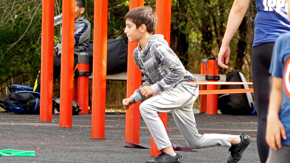 Алмаатинцы в борьбе с коронавирусом на городских спортплощадках. фото: Эрик Куватов