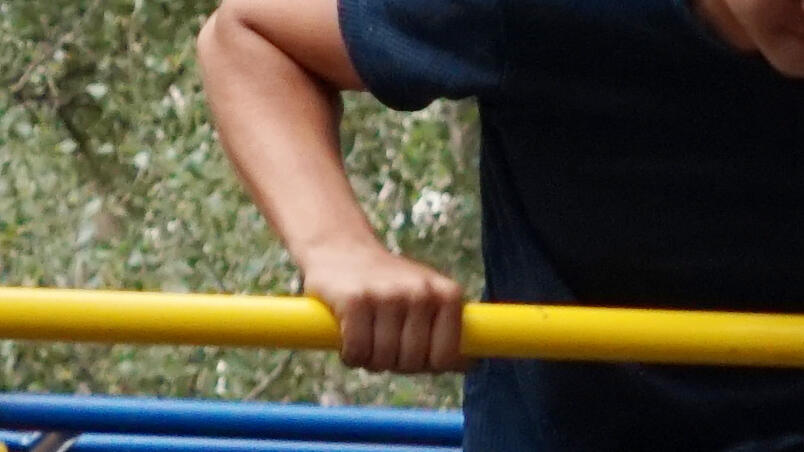 Алмаатинцы в борьбе с коронавирусом на городских спортплощадках. фото: Эрик Куватов