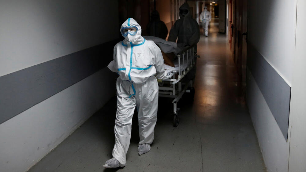 "Маски придётся носить ближайшие два года": эпидемиолог — о дальнейшем развитии пандемии коронавируса