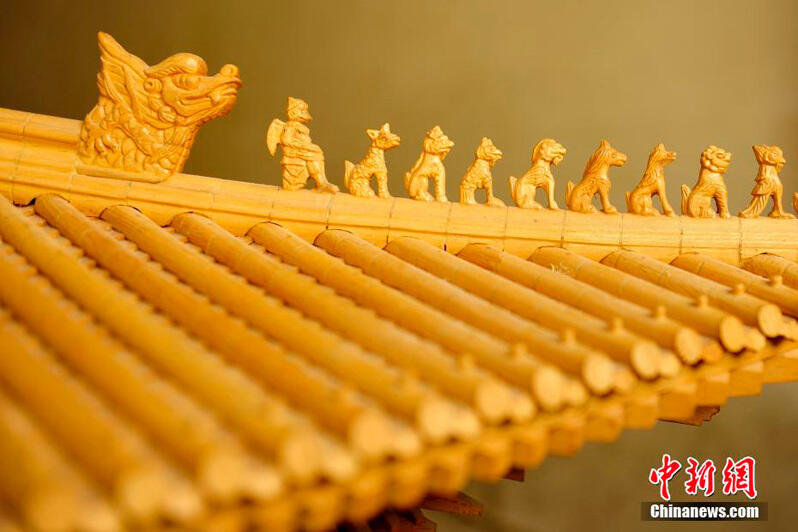 В Китае плотник создает копию зала Запретного города
