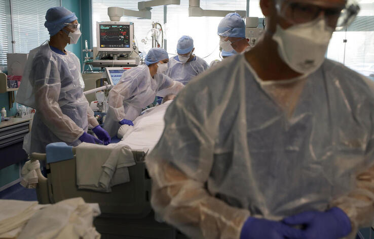 Три месяца колебаний и беспечности, которые позволили эпидемии Covid-19 возобновиться