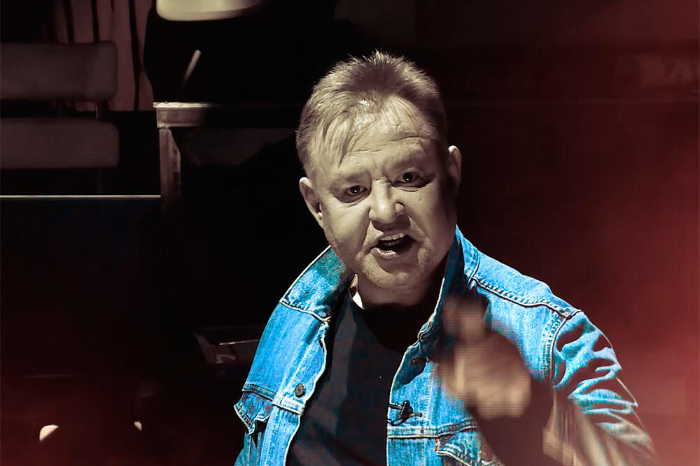 ​Произведение Бродского «Не выходи из комнаты, не совершай ошибку...» читает известный артист, актер и режиссер​