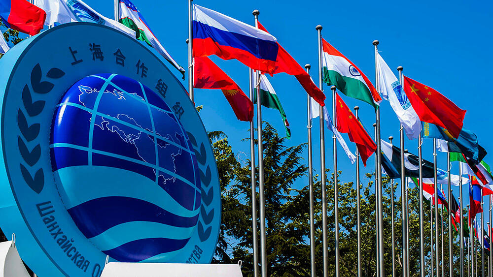 Твердо придерживаться мультилатерализма и совместно противостоять глобальным вызовам