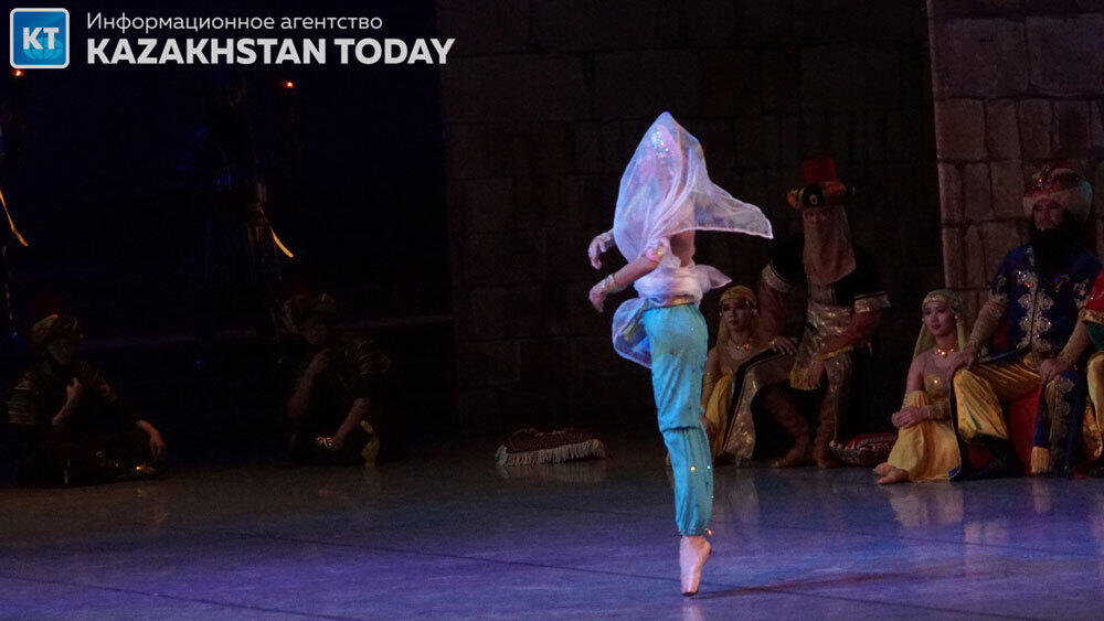 В ГАТОБ имени Абая в Алматы состоялась триумфальная премьера балета "Корсар". Фото: Эрик Куватов