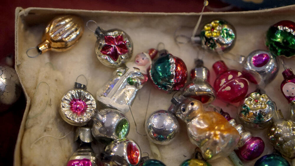 Алмаатинская выставка елочных игрушек из семейной коллекции. Фото: Эрик Куватов