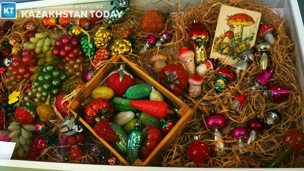 Алмаатинская выставка елочных игрушек из семейной коллекции. Фото: Эрик Куватов