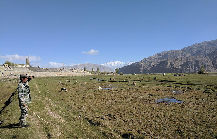 В Ташкурган-Таджикском автономном округе СУАР реализован проект "Тадикуль", более 1400 фермеров и пастухов из пяти волостей переселены в новые дома
