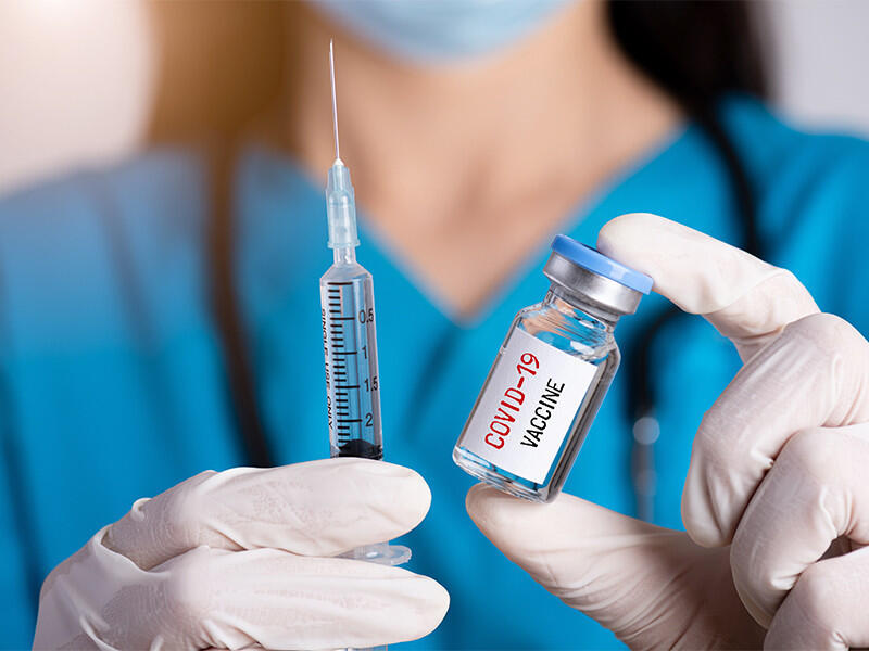 «В интересах здравоохранения»: глава МИД Ирана о решении не использовать западные вакцины