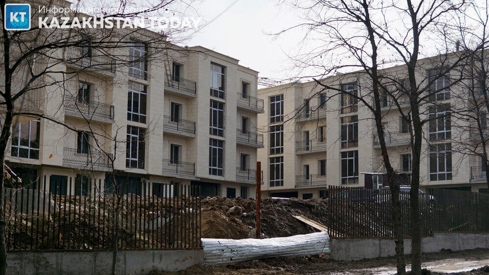 Экология Ремизовского ущелья в предгорьях Алматы уничтожается тотальной застройкой . Фото: Эрик Куватов