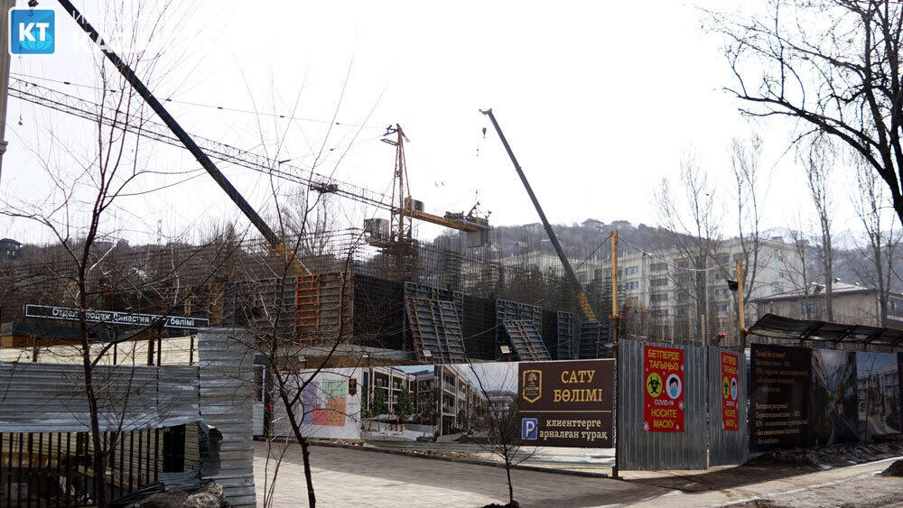 Экология Ремизовского ущелья в предгорьях Алматы уничтожается тотальной застройкой . Фото: Эрик Куватов