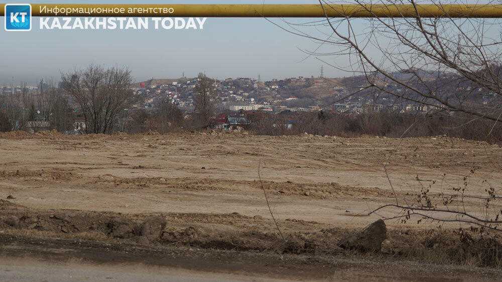 Экология Ремизовского ущелья в предгорьях Алматы уничтожается тотальной застройкой . Фото: Эрик Куватов