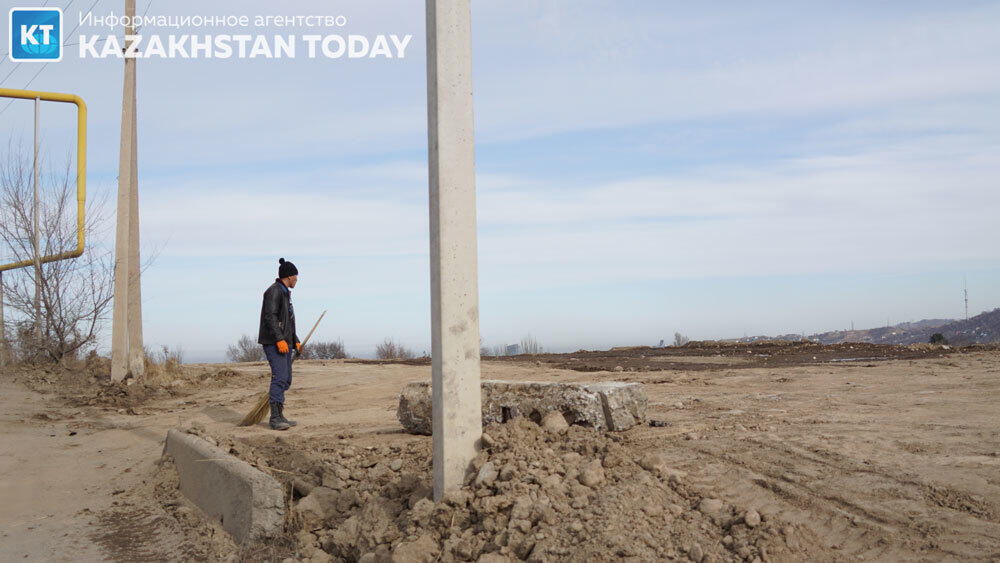 Экология Ремизовского ущелья в предгорьях Алматы уничтожается тотальной застройкой . Фото: Эрик Куватов