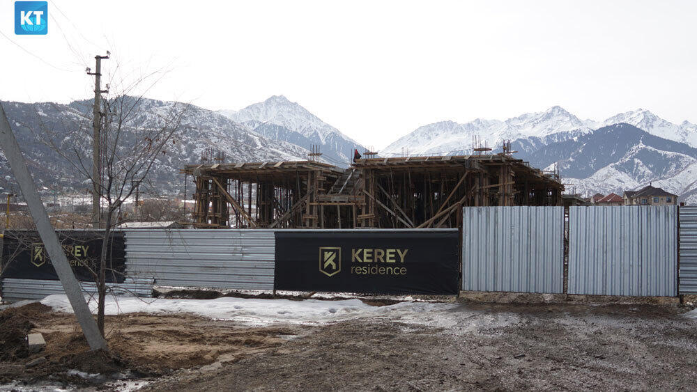 Экология Ремизовского ущелья в предгорьях Алматы уничтожается тотальной застройкой . Фото: Эрик Куватов