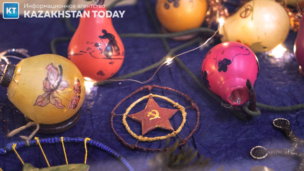 Almaty exhibition of Christmas tree decorations. Images | Photo: Eric Kuvatov