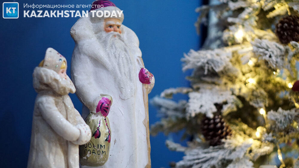 Almaty exhibition of Christmas tree decorations. Images | Photo: Eric Kuvatov