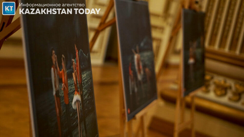 Premiere of Adan's ballet Le Corsaire. Costumes