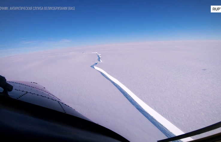 Айсберг размером почти с Санкт-Петербург откололся от ледника в Антарктике