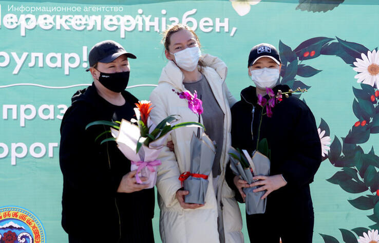 В Алматы посадили деревья к Международному женскому дню