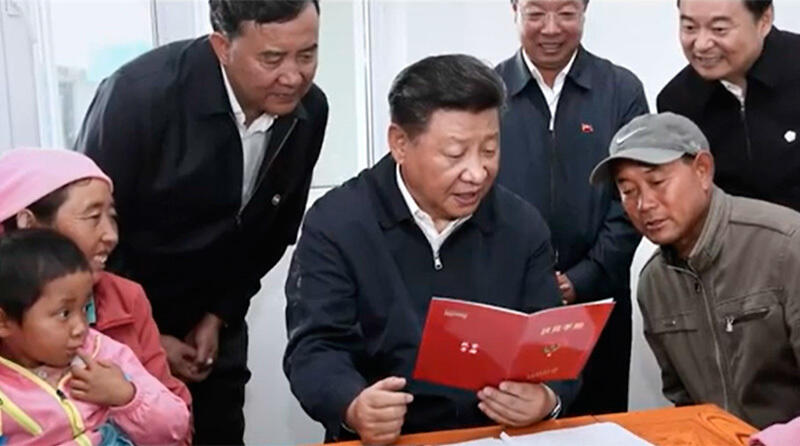Си Цзиньпин ведет борьбу с бедностью