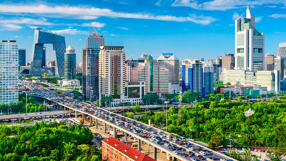 СИНЬЦЗЯН СЕГОДНЯ "Охрана прав на труд и занятость в Синьцзяне". III. Всемерная реализация позитивной политики в сфере занятости