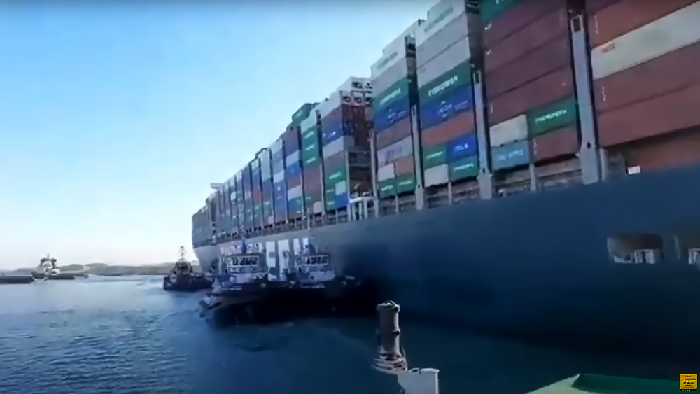Суэц каналында тұрып қалған EVERGREEN контейнер кемесі қайырдан шығарылды