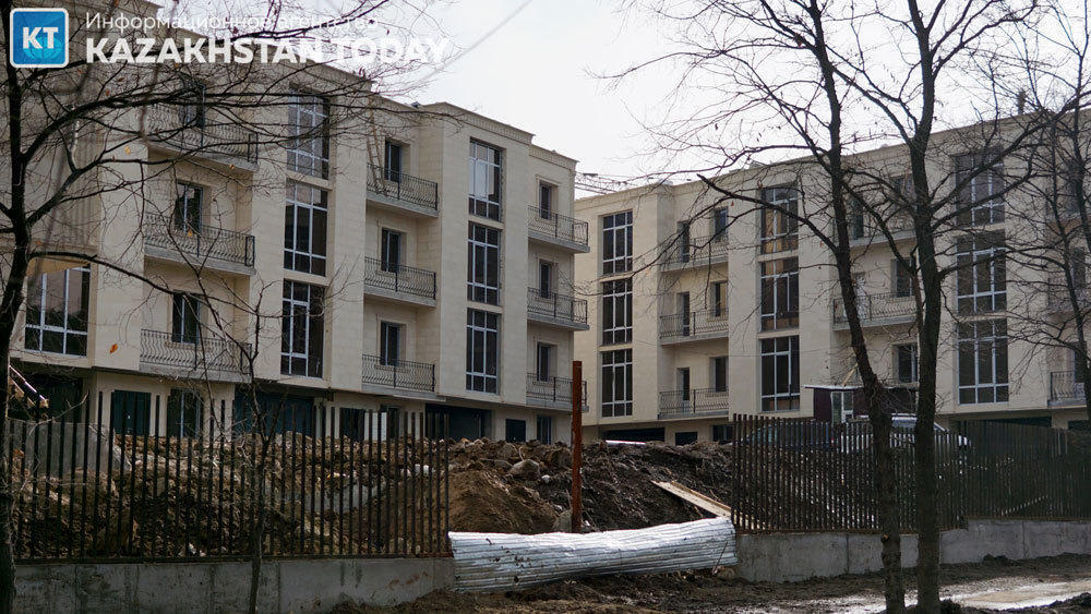 Алматы тау бөктеріндегі Ремизовка шатқалының экологиясы жаппай құрылыспен жойылуда. Сурет: Фото: Эрик Куватов