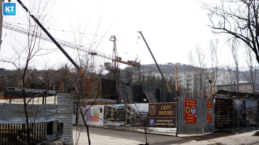 Алматы тау бөктеріндегі Ремизовка шатқалының экологиясы жаппай құрылыспен жойылуда. Сурет: Фото: Эрик Куватов