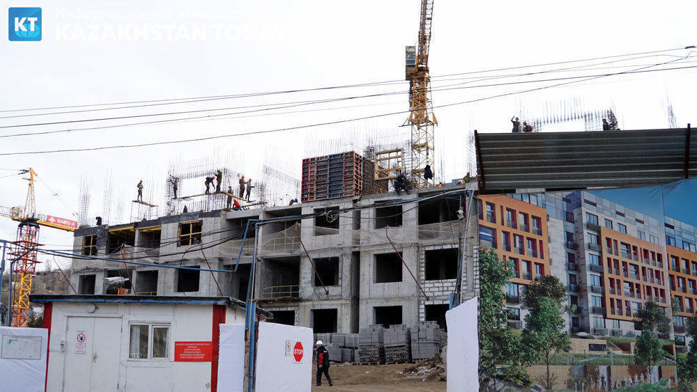 Алматы тау бөктеріндегі Ремизовка шатқалының экологиясы жаппай құрылыспен жойылуда. Сурет: Фото: Эрик Куватов