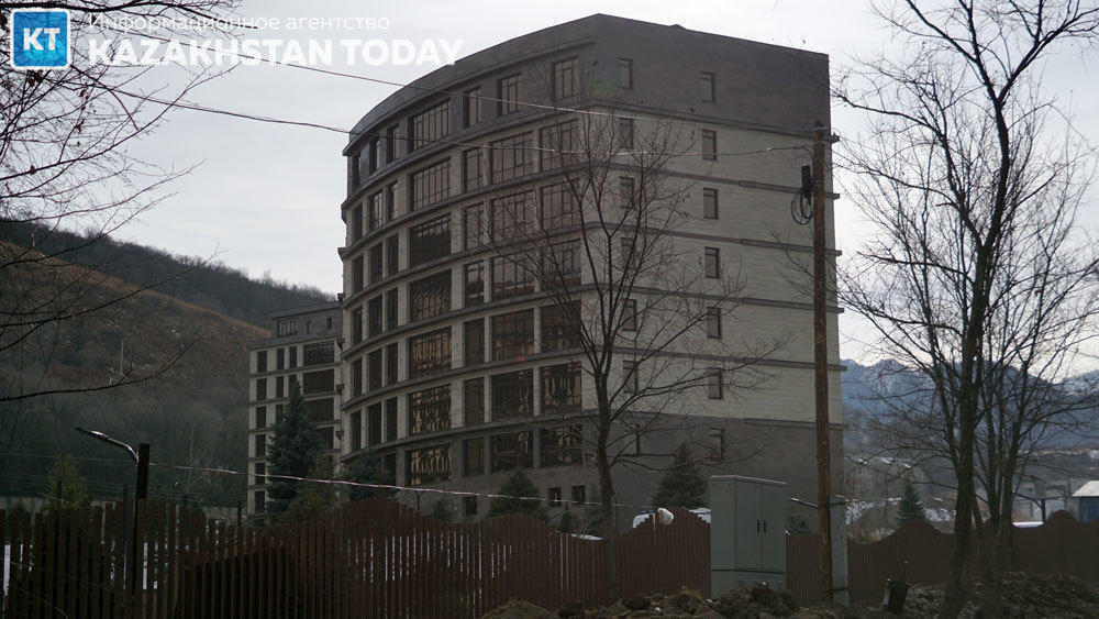Алматы тау бөктеріндегі Ремизовка шатқалының экологиясы жаппай құрылыспен жойылуда. Сурет: Фото: Эрик Куватов